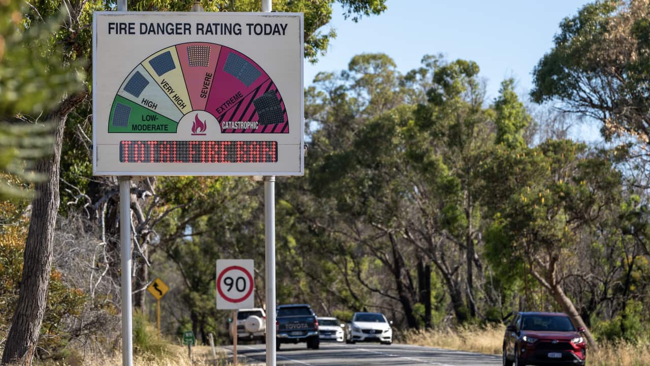 Residents told to evacuate as new bushfire warnings issued for WA | SBS ...