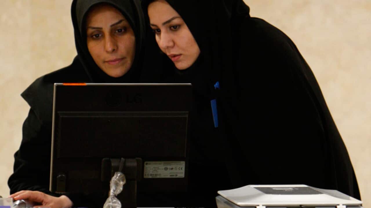 Iran_elections_computer_260411_B_AAP_1823384284