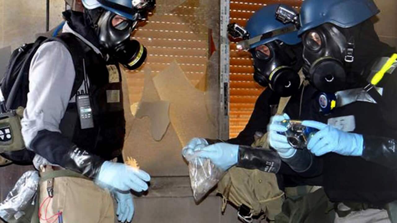 A UN investigation team take samples in Damascus