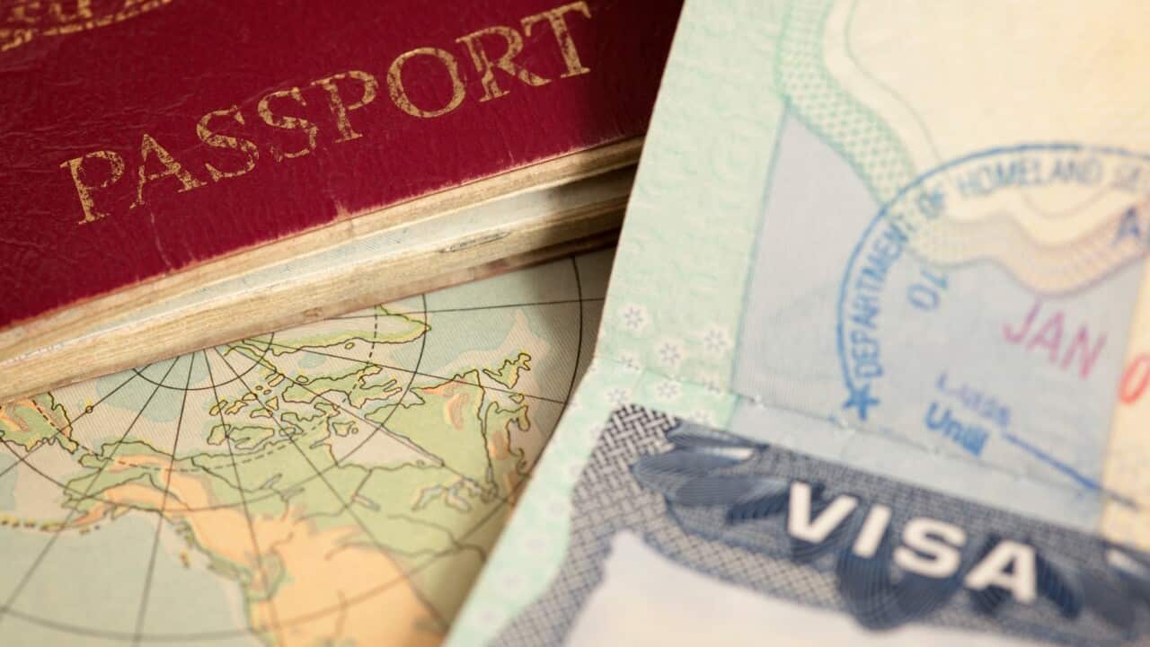 Ibitabo vy'inzira kimwe cerekana urupapuro ruriko ikidodo ca viza.