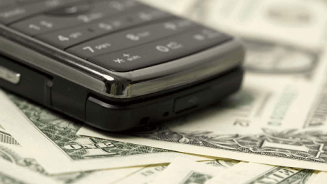 Phone_Bill_B_111018_Getty_2054794349