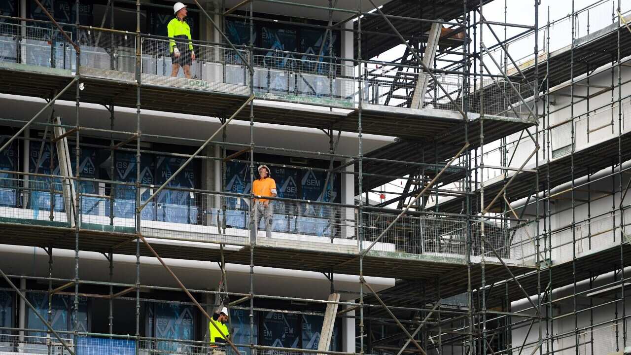 Canberra'da bir şantiyede çalışan işçiler