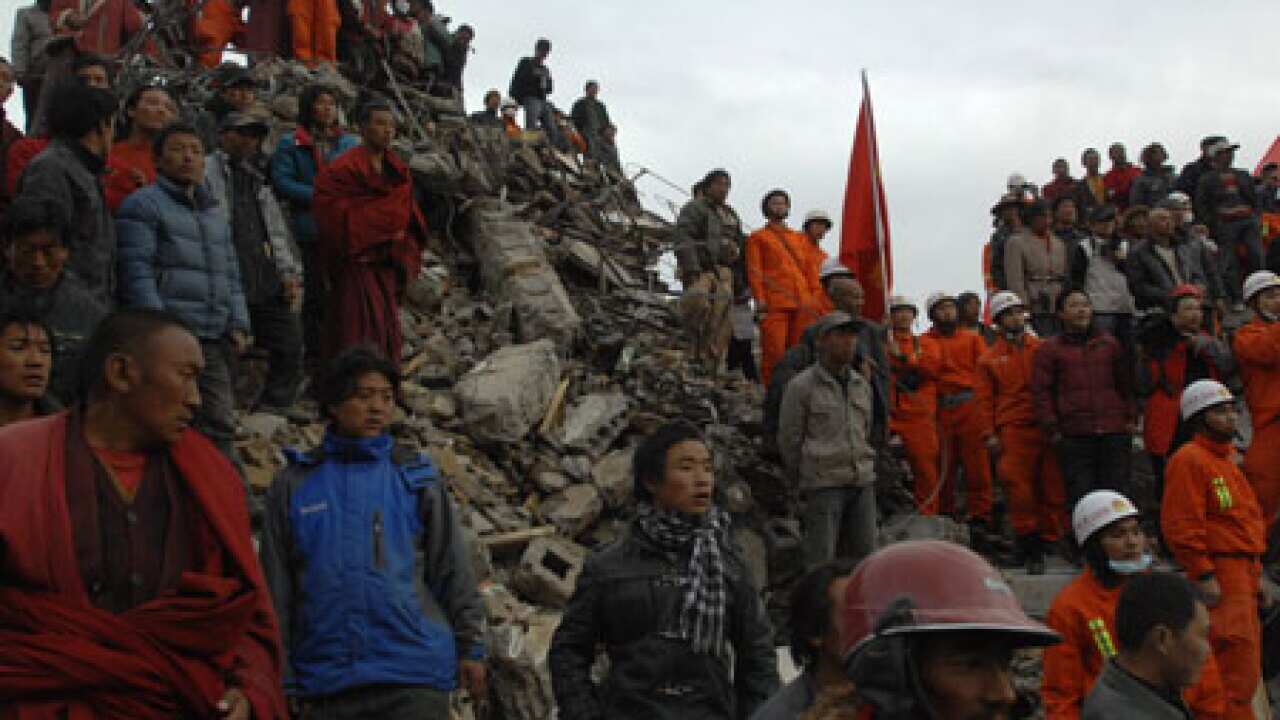 china_quake_rubble_people_100416_B_EPA_1731940759
