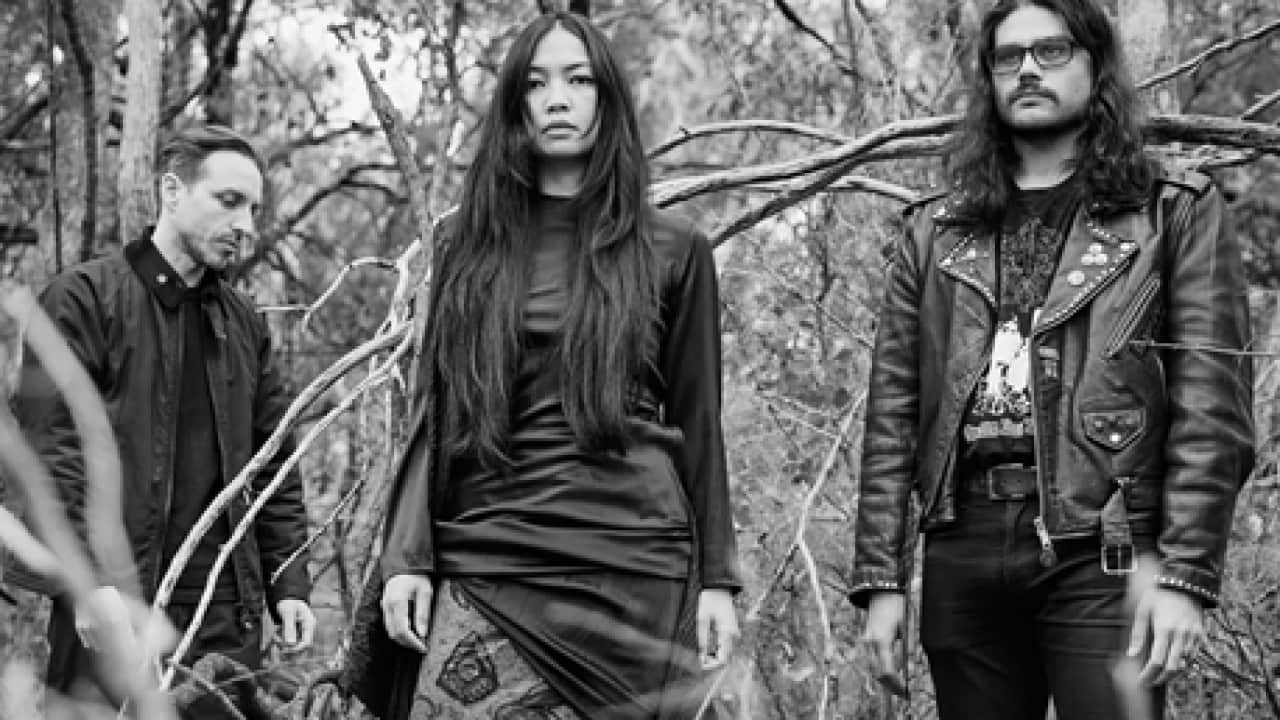 Metal meets gamelan. At the end of 2021 Rinuwat released the album “Dua Naga”.