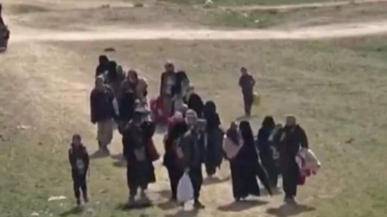 Civilians flee Syrian enclave