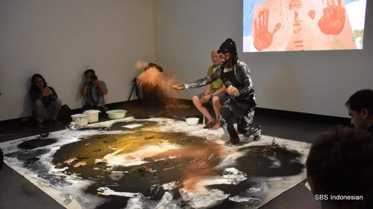 Tisna Sanjaya, AN Indonesian artist from Bandung creating his new work at the opening of his exhibition at RMIT – 1st Mar 2018 – (SPD).