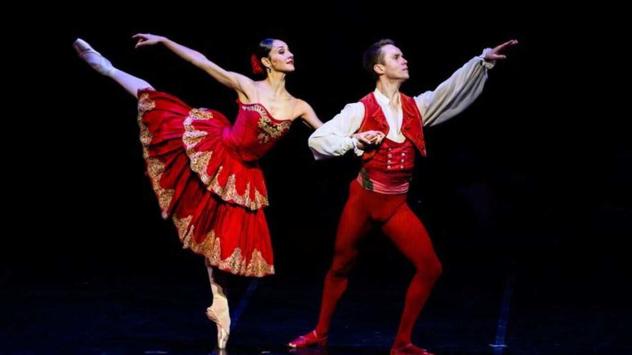 Nicoletta Manni as Kitri, Leonid Sarafanov as Basilio
