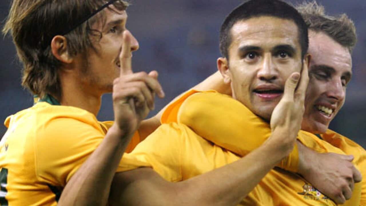 cahill_hugs_091013_B_getty_663952716