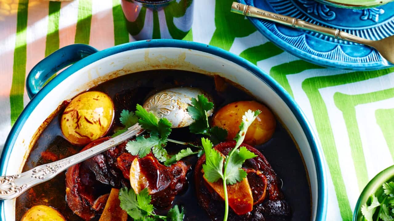 Pork knuckle and ginger stew