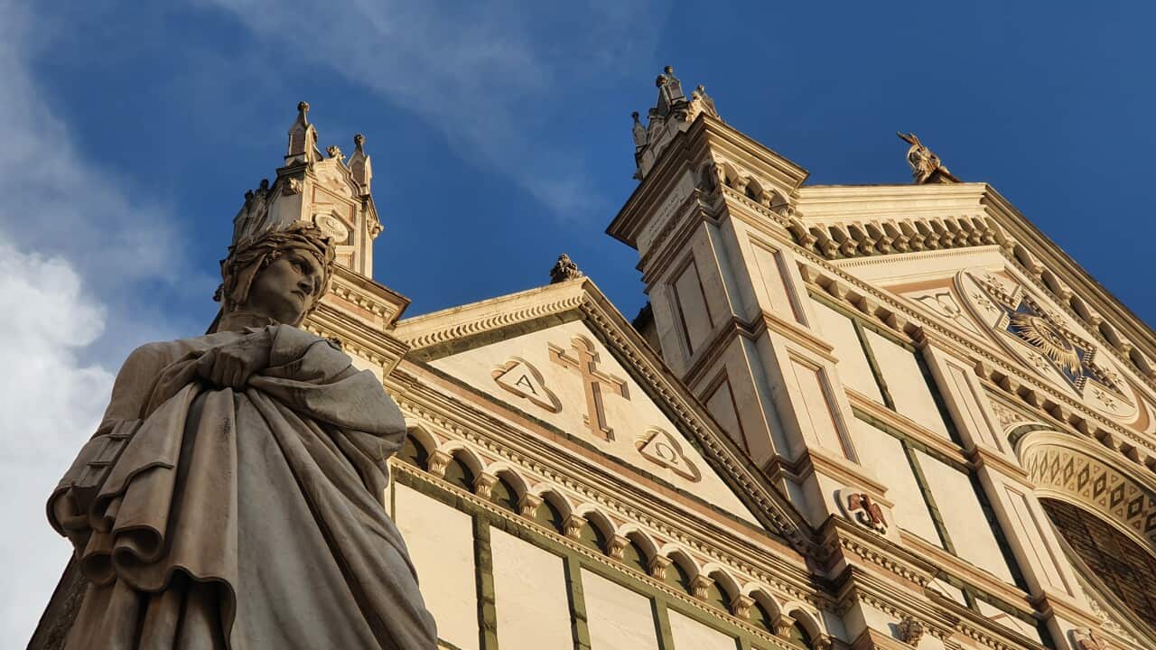 Basilica di Santa Croce e statua di Dante Alighieri a Firenze