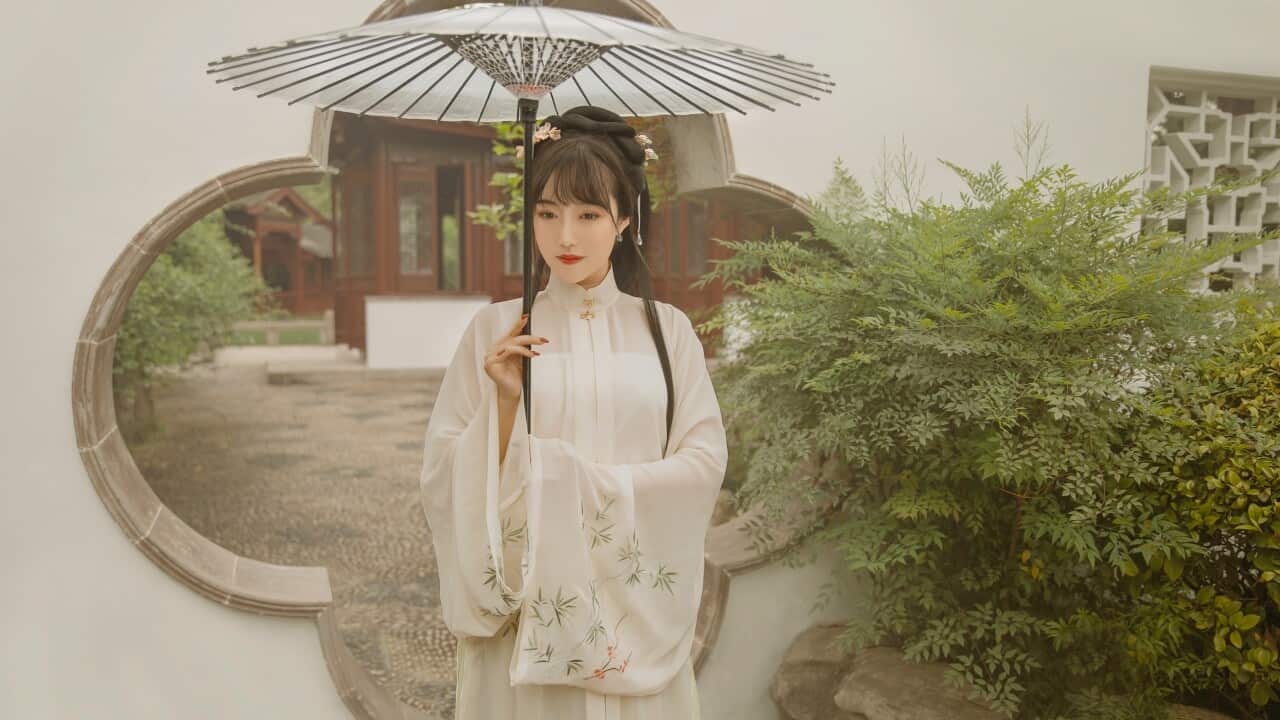 Jerry in Chinese traditional dress, Hanfu