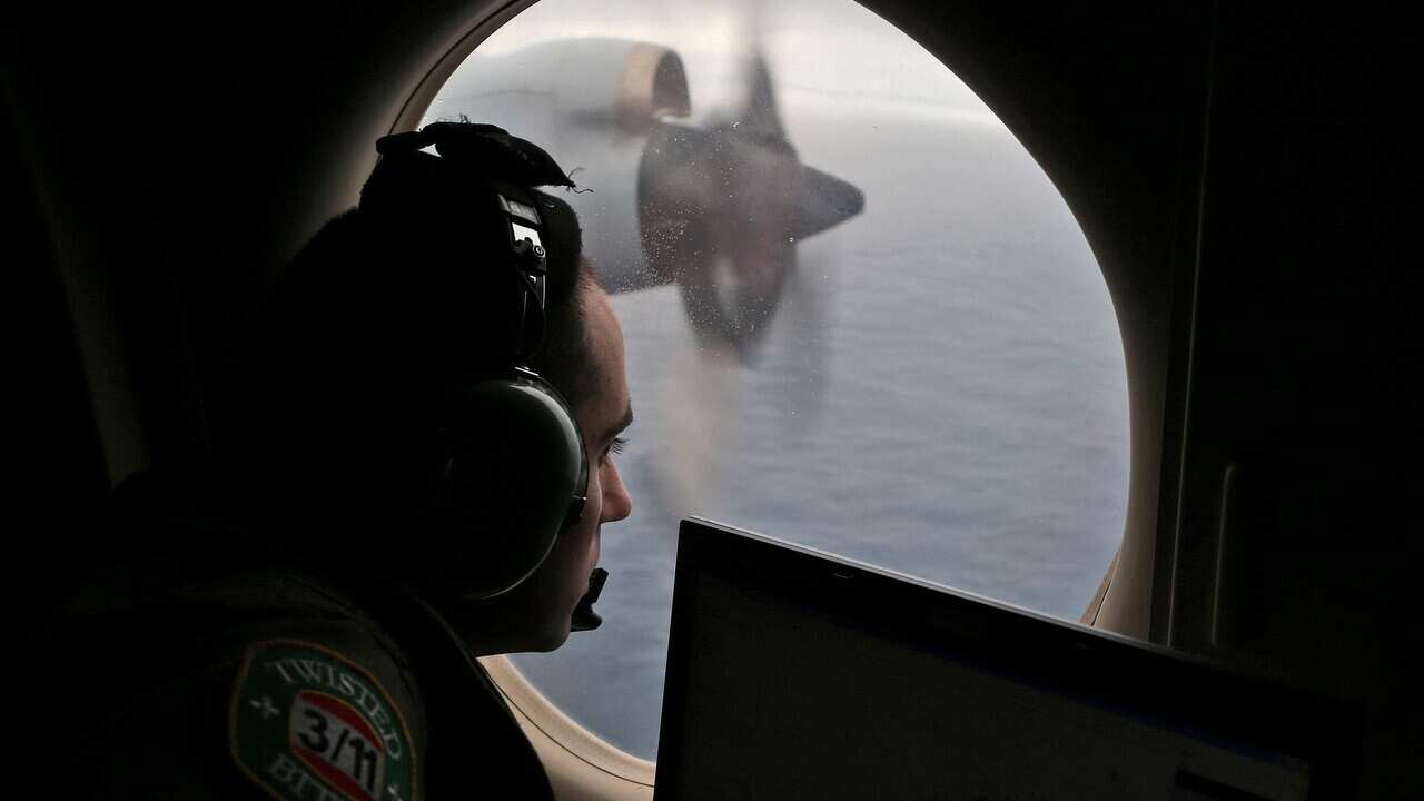 Flight officer Rayan Gharazeddine scans the water in the southern Indian Ocean off Australia as part of the search effort on 22/3/14.