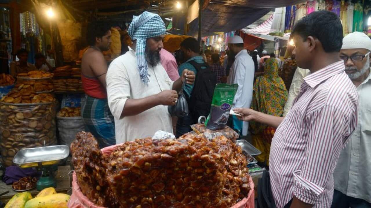 Indian Muslims buy and sell Iftar food during the Ramadan