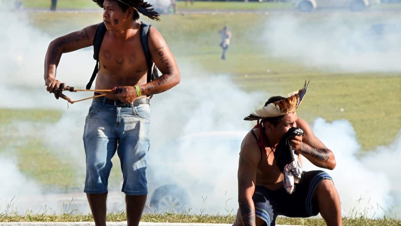 Brazilian indigenous men clash with police during the annual march for their rights, in Brasilia, on April 25, 2017.