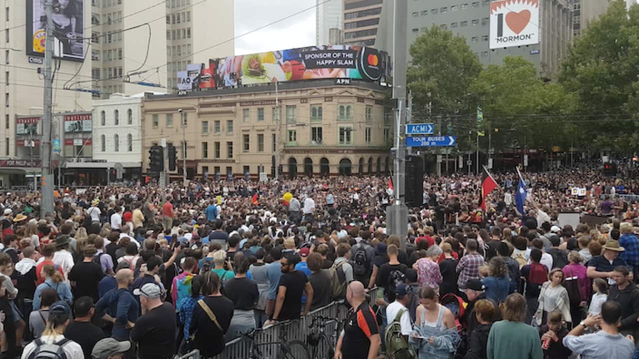 Thousands march in Melb on 'Invasion Day'
