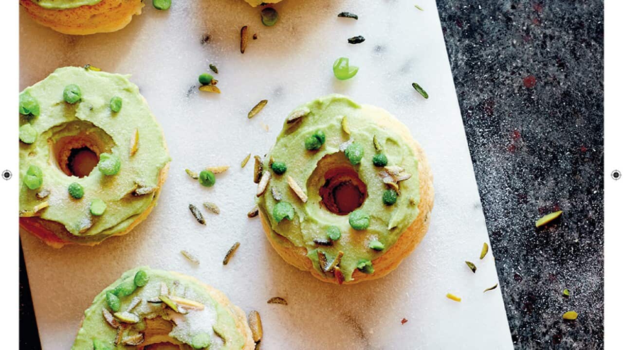 Baked vanilla and pea donuts