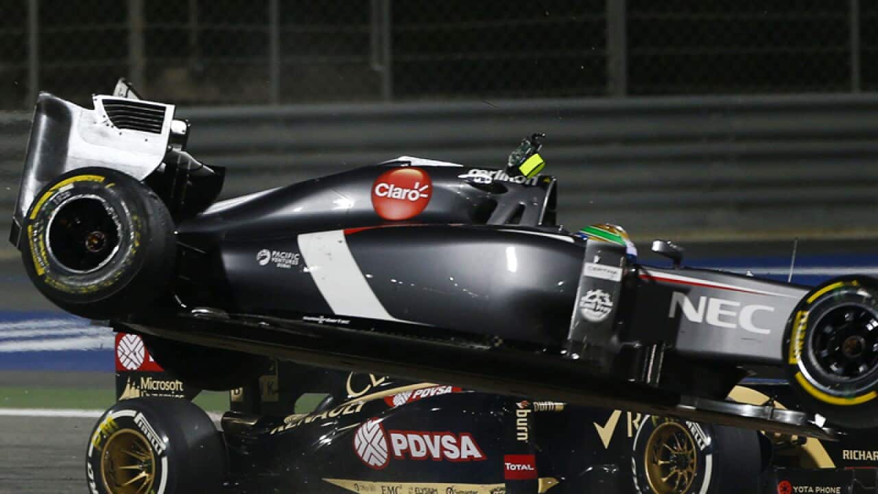 Esteban Gutierrez (MEX) Sauber C33 crashes with Pastor Maldonado