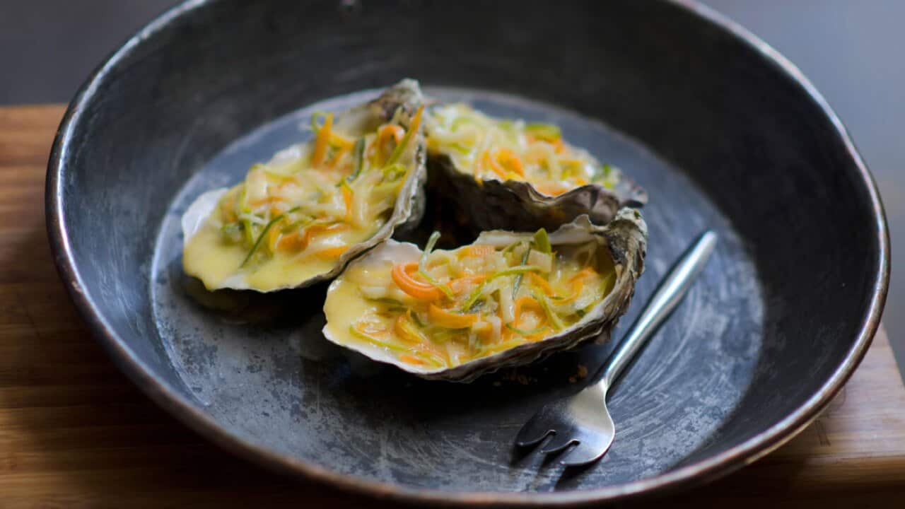 Hot oysters in creamy beurre blanc sauce