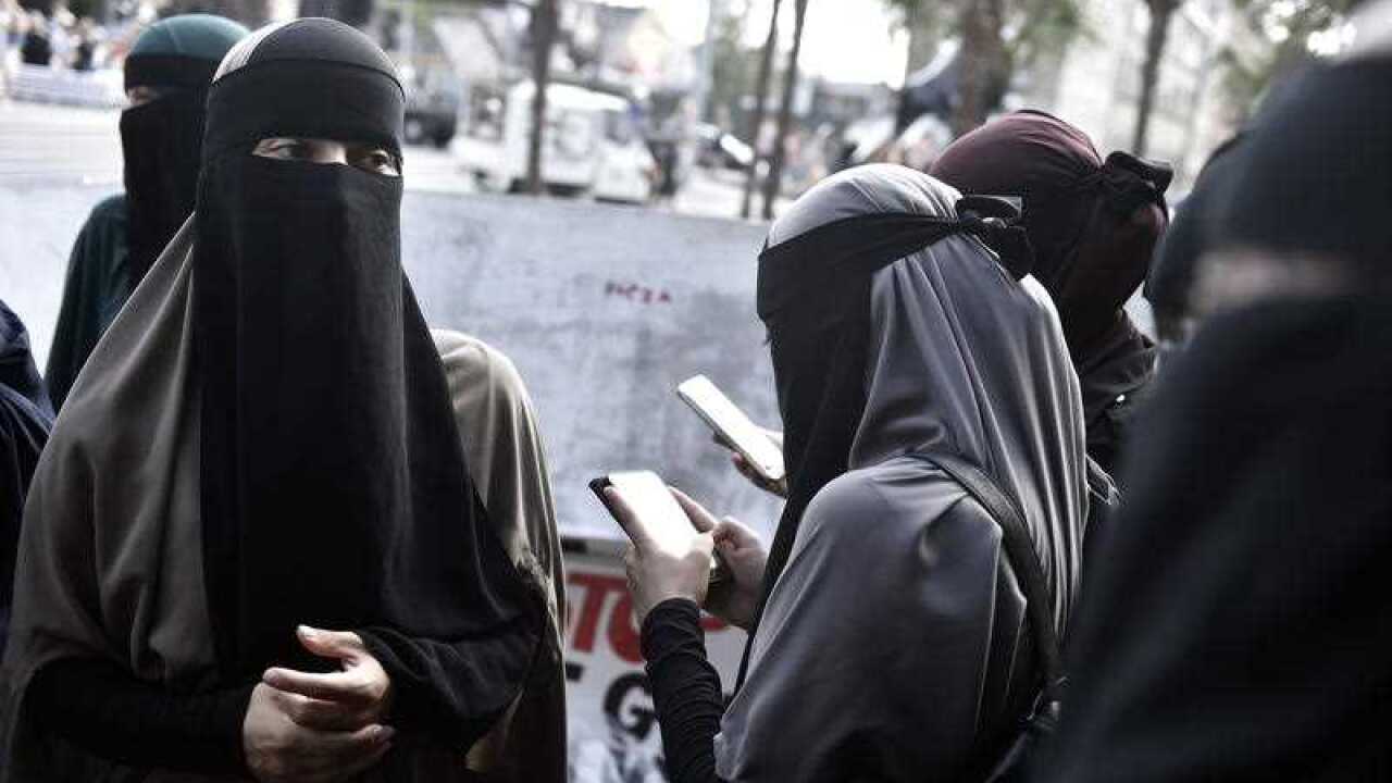 Sri Lanka has banned face covering veils following the Easter suicide bombing attacks.