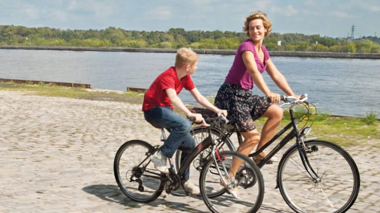 Kid_with_Bike_627_977737473