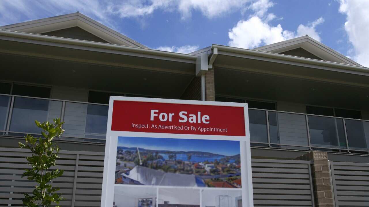 A house is for sale in Sydney, September 17, 2008. (AAP Image/Melanie Foster) NO ARCHIVING, EDITORIAL USE ONLY