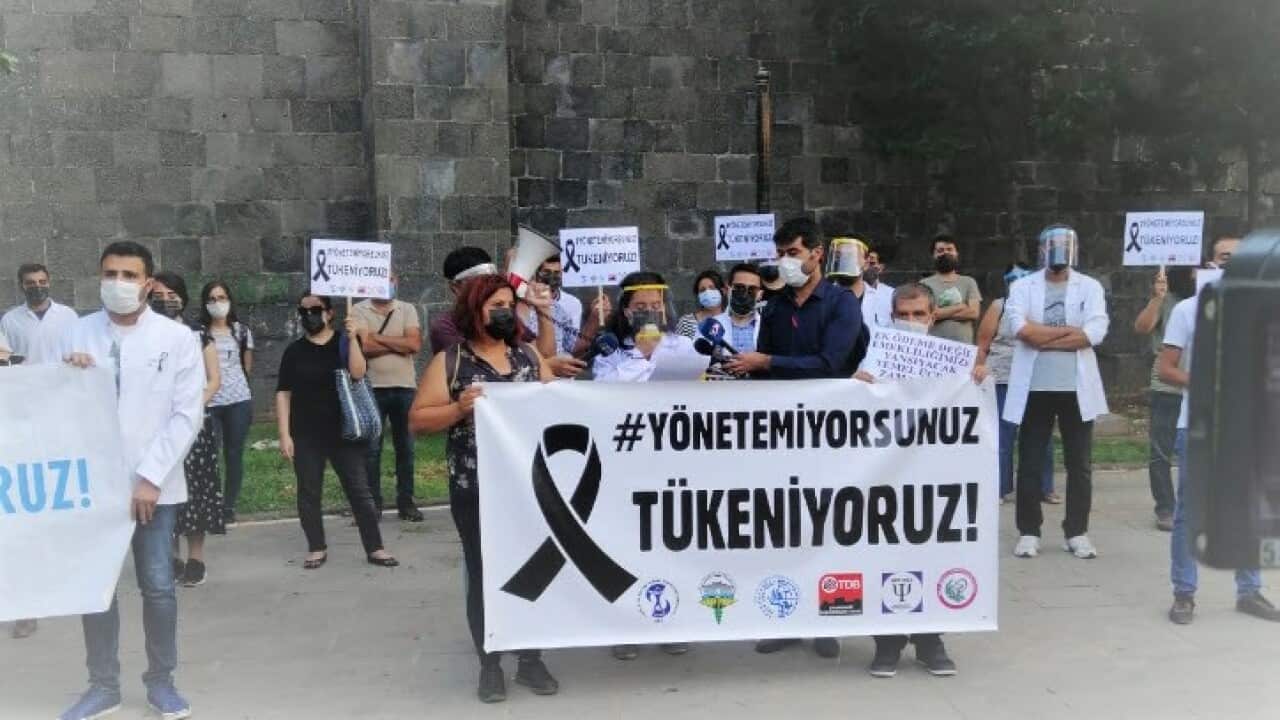 Health staff in Turkey demonstrate about poor conditions