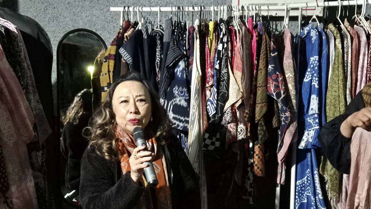 Iin West at the Batik Center stall at the PPIA Melbourne event Alun-Alun at the Indonesian Consulate General of the Republic of Indonesia Melbourne - 24 Aug 2024. Photo courtesy: SPD.