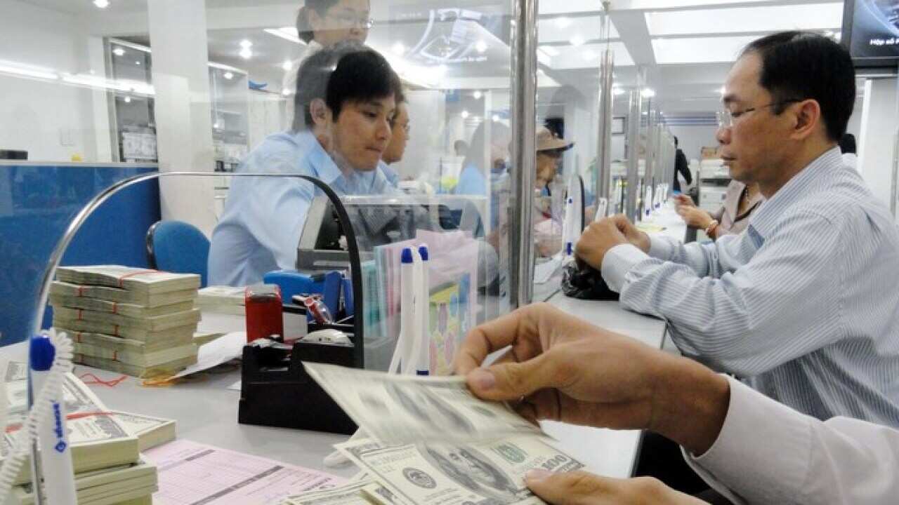Dân chúng mua đôla Mỹ