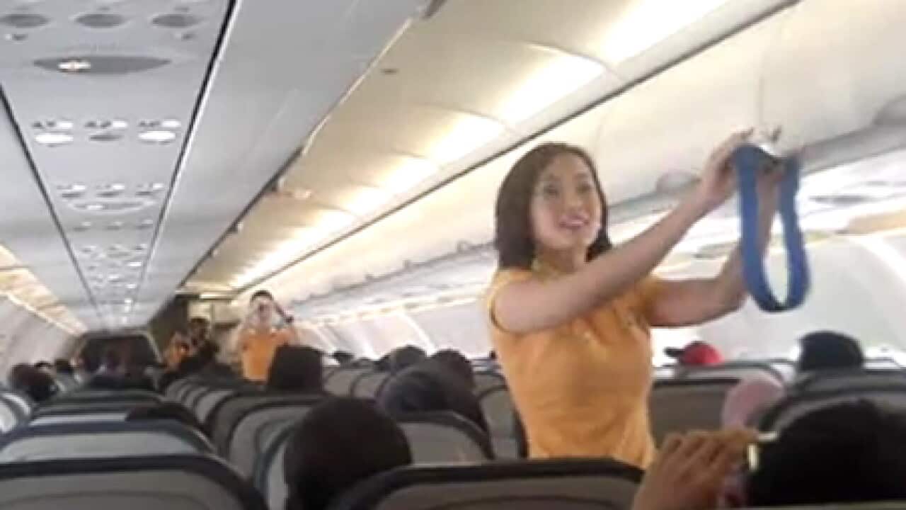 airline_safety_demo_dance_101008_B_youtube_1862970988
