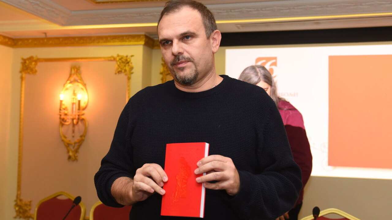 Добитник НИН-ове награде је Саша Илић за роман "Пас и контрабас"