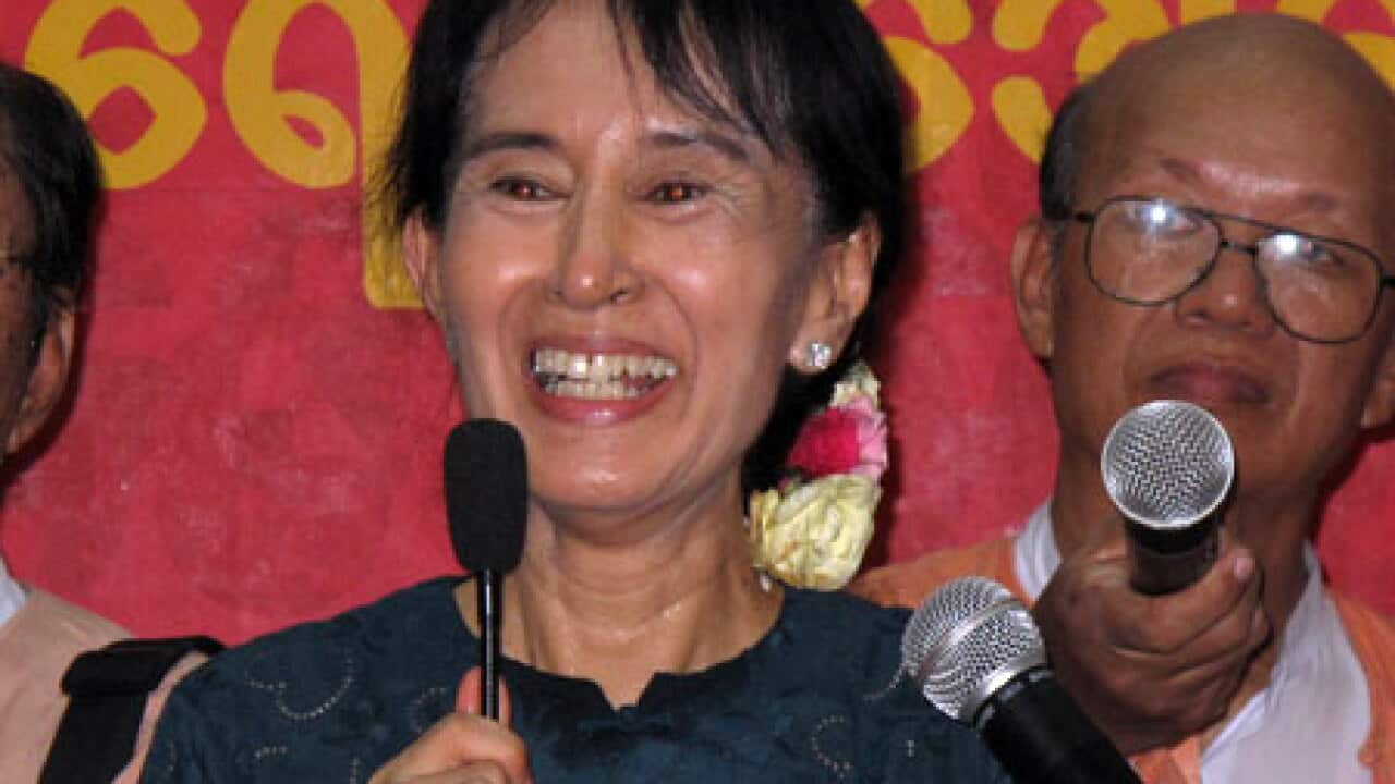 san_suu_kyi_L_101115_1255839021