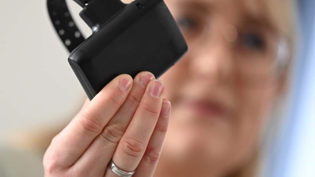 Electronic ankle bracelet