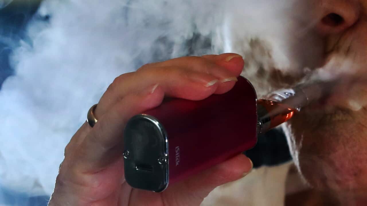 China Hong Kong Express: E-cigarette smokers are getting younger | SBS Chinese China Hong Kong Express: E-cigarette smokers are getting younger | SBS Chinese