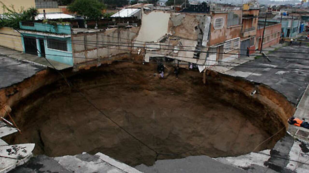 guatemala_landslides_100531_ap_aap_B_243520412