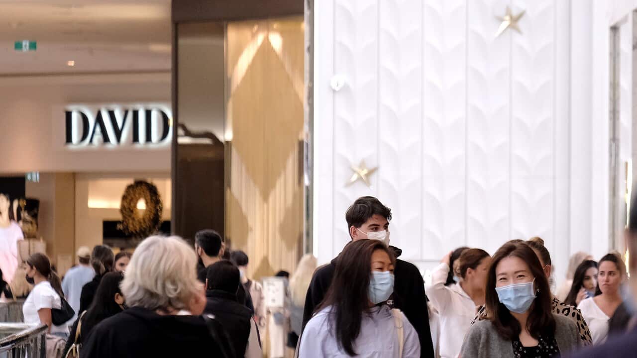 Shoppers at a busy Chadstone shopping centre in Melbourne, Friday, November 26, 2021. Retailers are expecting strong sales this weekend during the Black Friday-Cyber Monday sales. (AAP Image/Luis Ascui) NO ARCHIVING