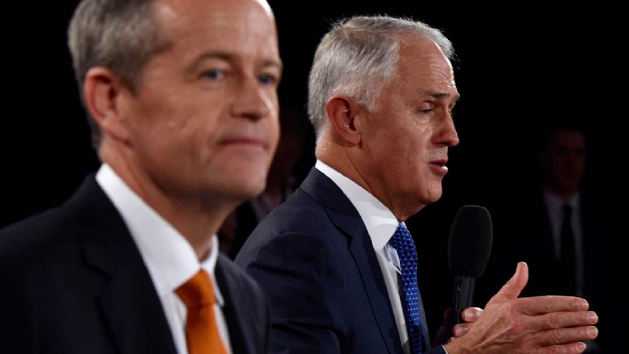 Bill Shorten (L) and Malcolm Turnbull
