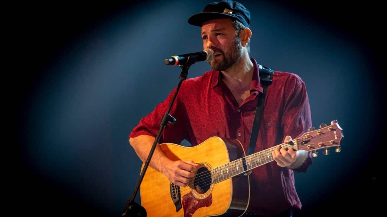 Francesco Forni plays guitar