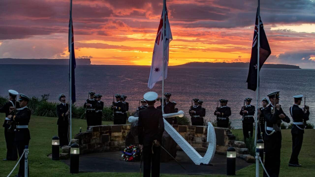 Jua lachomoza katika eneo la Point Perpendicular wakati wa ibada ya siku ya Anzac kwenye eneo la HMAS Creswell, Jervis Bay in NSW.
