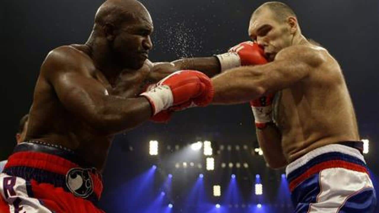 valuev-outpoints-holyfield-to-retain-wba-440837650-large.jpg