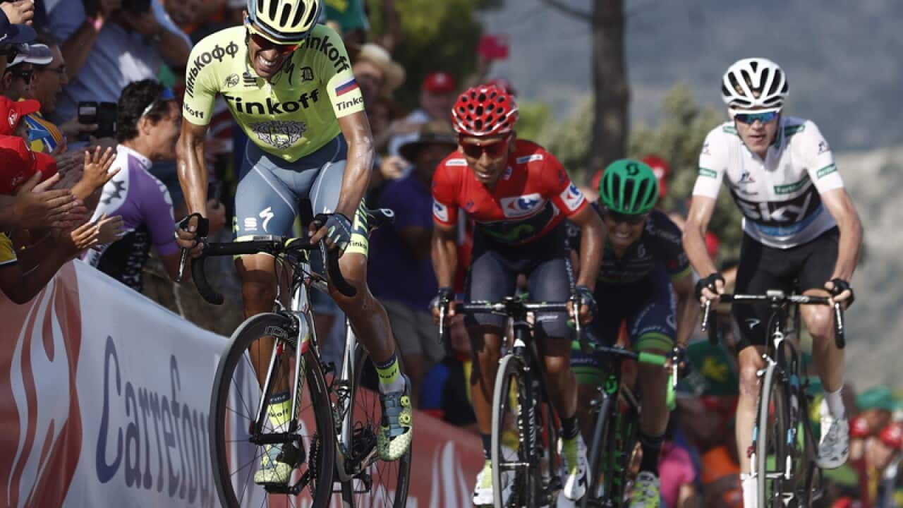 Colombian rider Nairo Quintana (2L) of Movistar