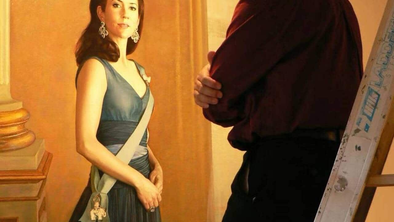 Shen Jiawei and his portrait of Denmark Queen Mary 1 (supplied by Shen Jiawei).jpg