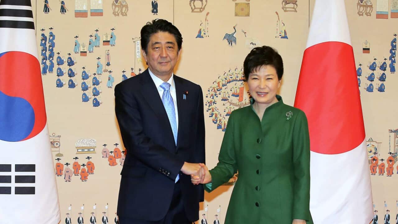South Korean President Park Geun-hye (R) and Japanese PM Shinzo Abe
