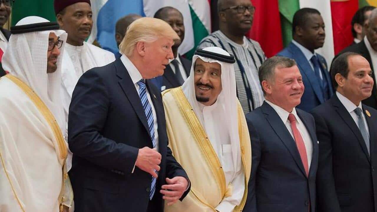 Donald Trump incontra il re saudita a Riyadh