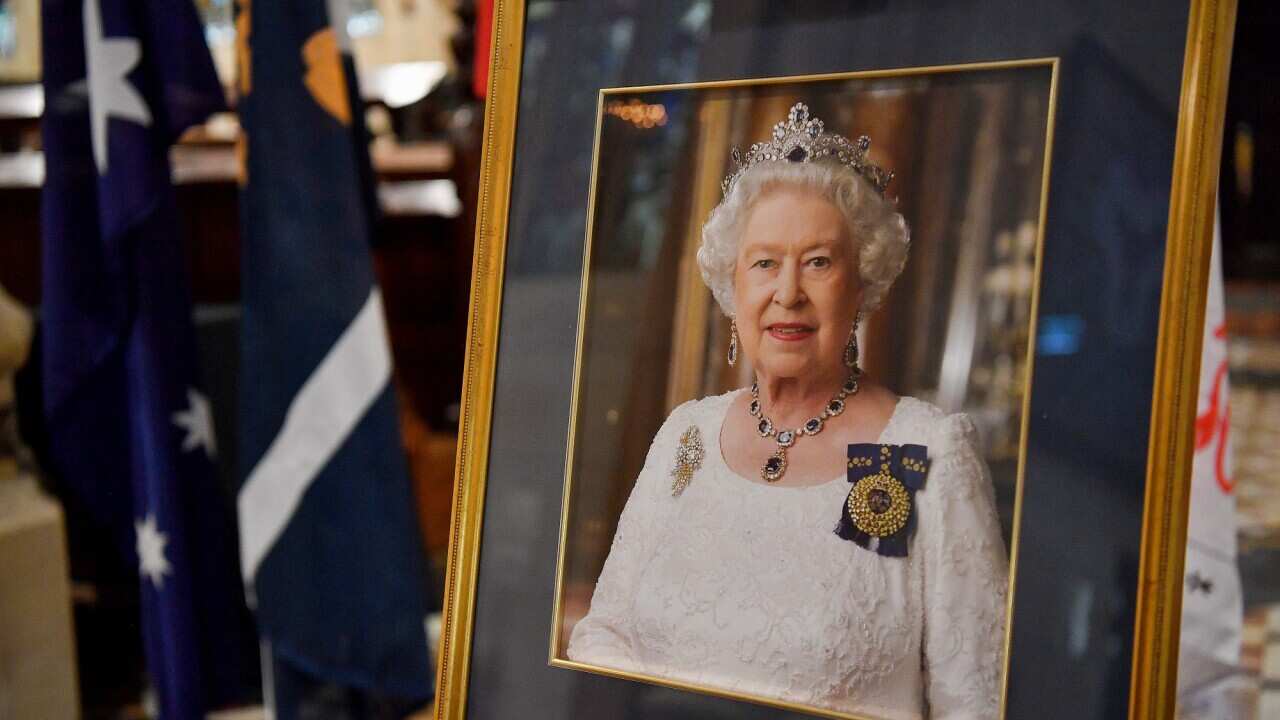 QUEEN ELIZABETH II AUSTRALIA REAX