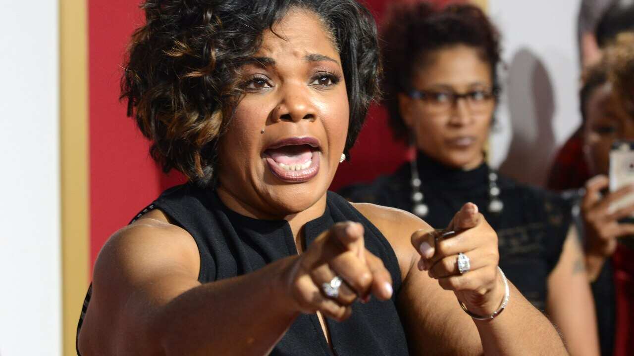 Oscar-winning actress Mo'Nique is taking Netflix to task over accusations of discriminatory pay conditions.