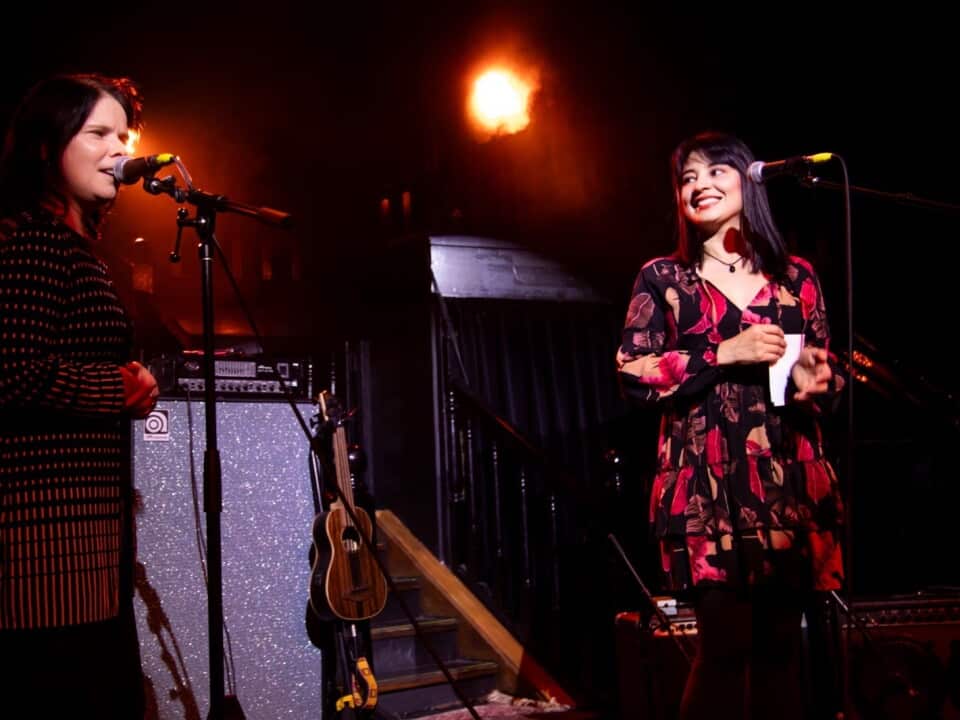 Hermosa Music - Vashti y Vyda (en escena).jpg