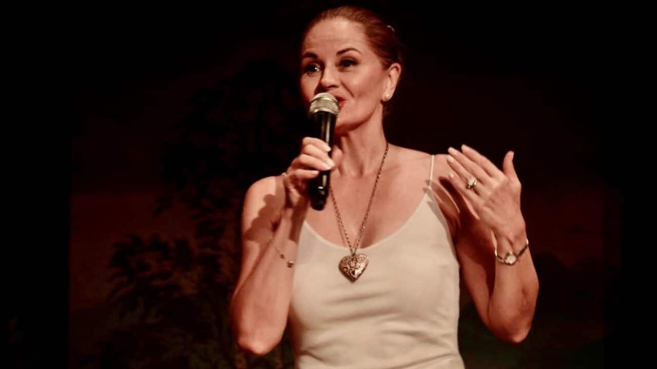 Eliza Anna Falkiewicz, śpiewającą poetka