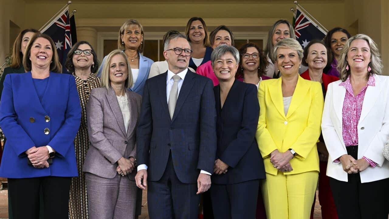 Anthony Albanese mit den Frauen in seinem Kabinett