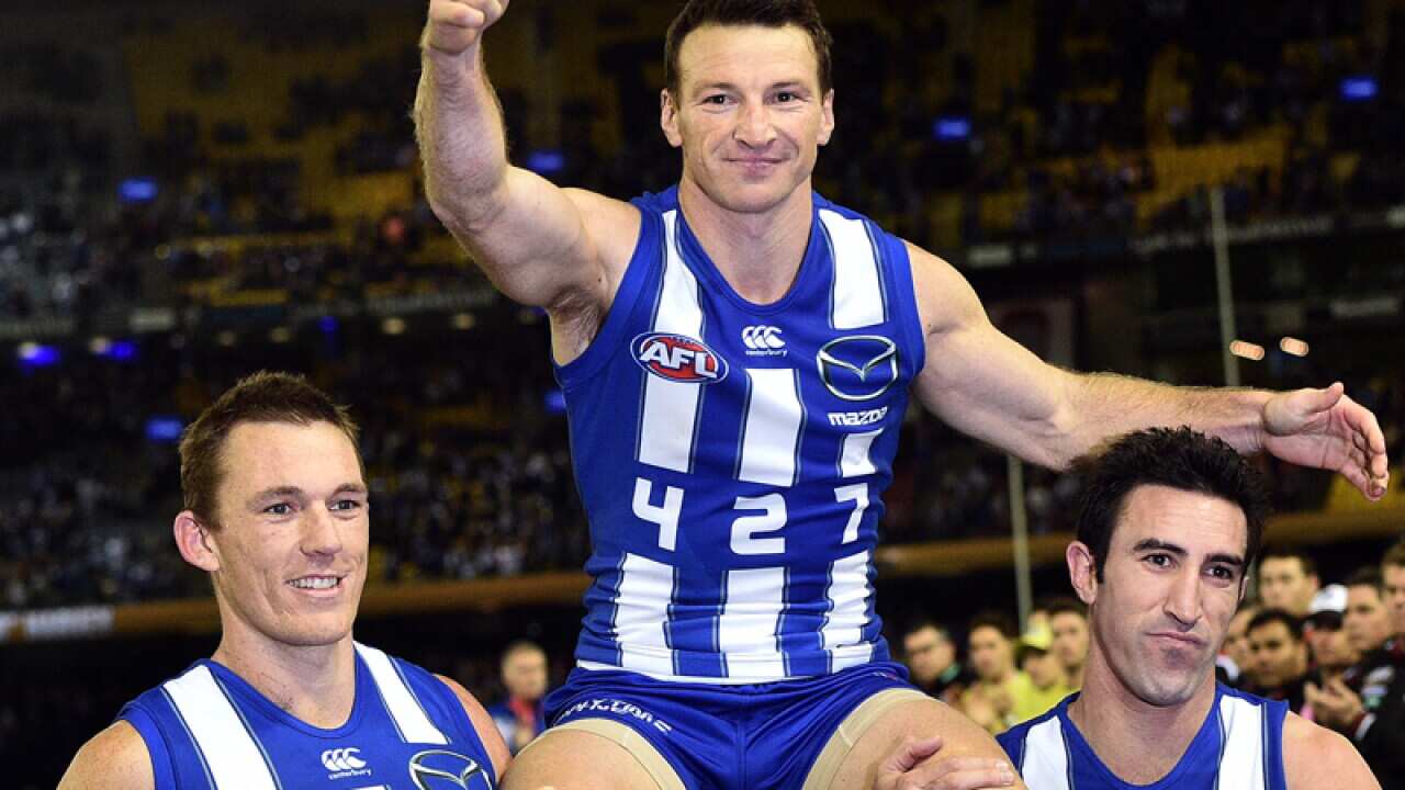 Brent Harvey of the Kangaroos (centre)