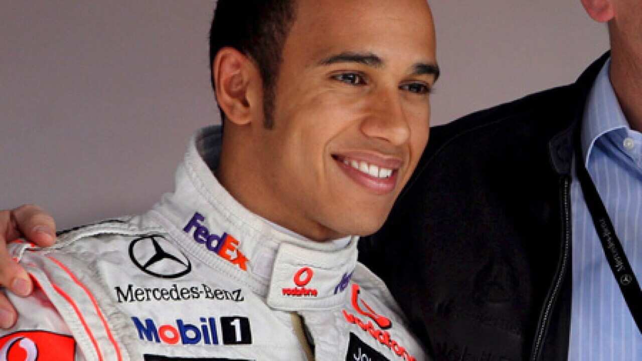 lewis_hamilton_1212_L_aap_906219296
